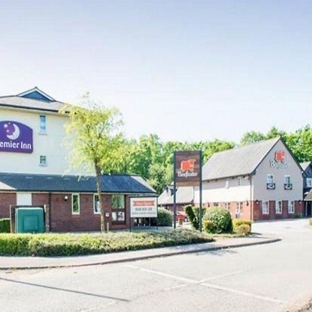 Premier Inn Newport Wales エクステリア 写真
