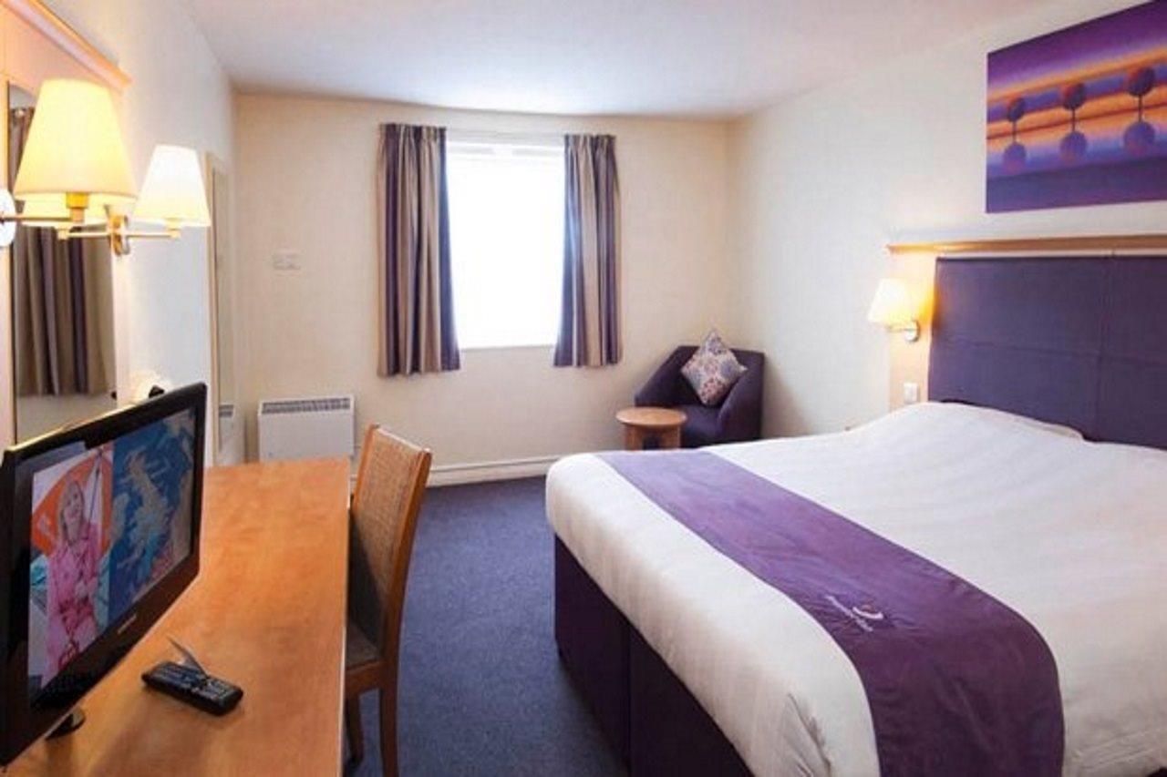 Premier Inn Newport Wales エクステリア 写真